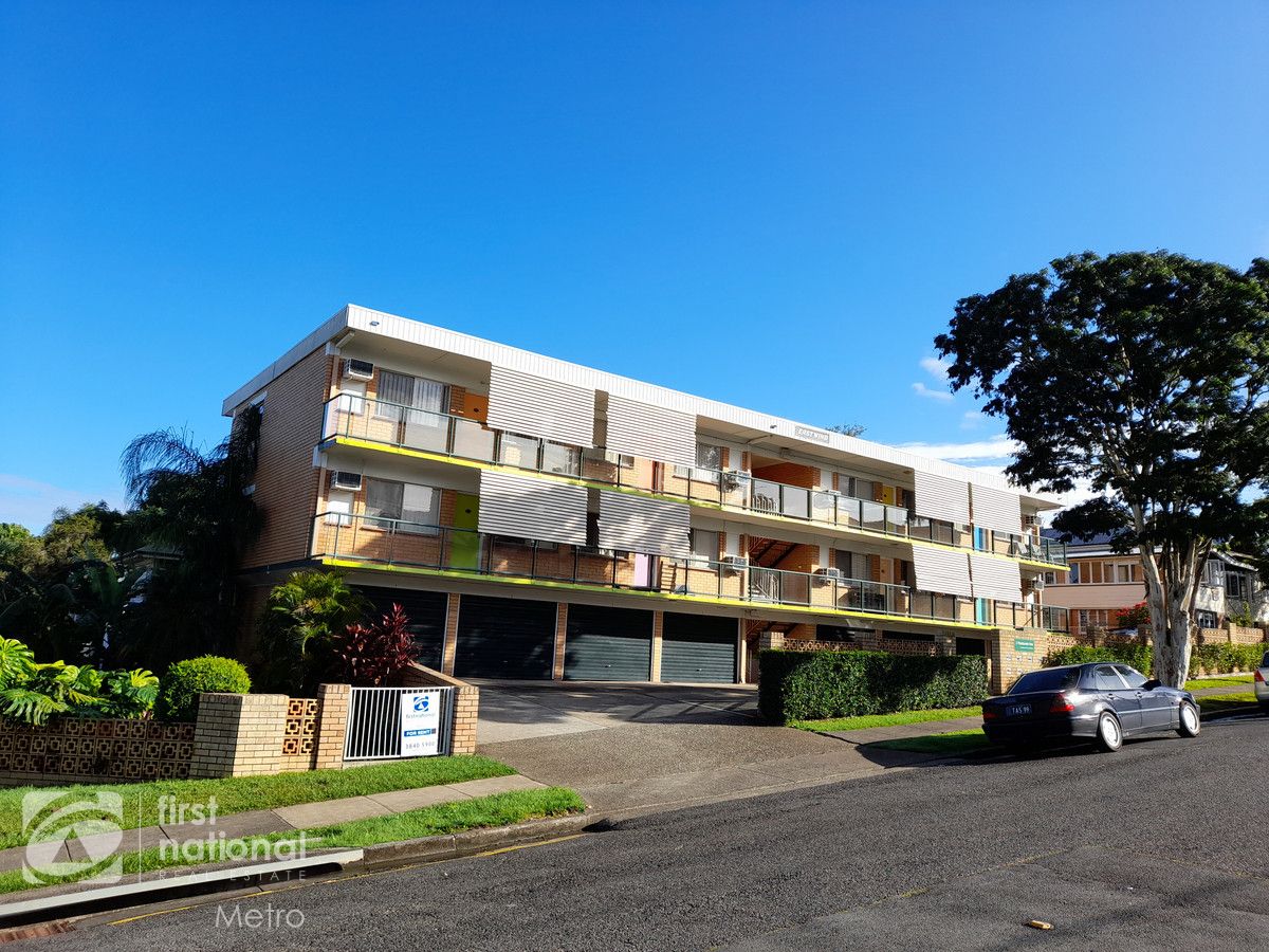 2 bedrooms Apartment / Unit / Flat in 3/2 Wooloowin Grove WOOLOOWIN QLD, 4030