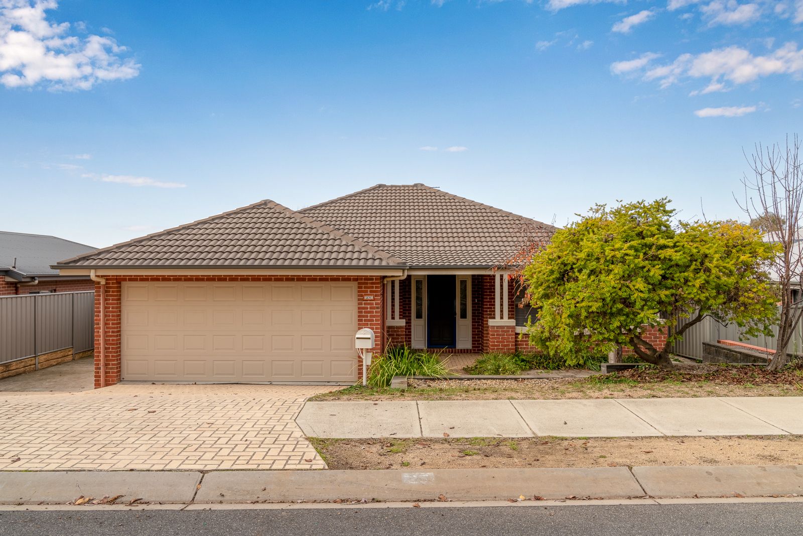 4 bedrooms House in 25 Honeyeater Circuit THURGOONA NSW, 2640