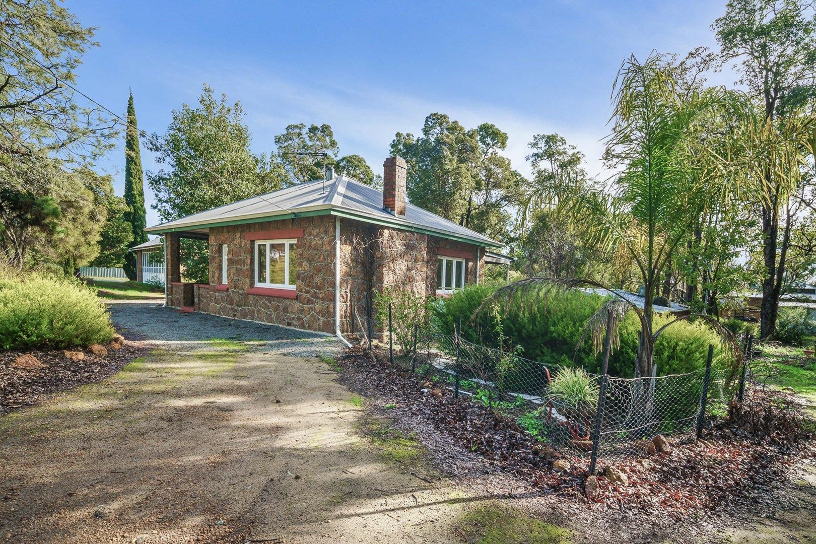 2 bedrooms House in 93 Willcox Street CHIDLOW WA, 6556