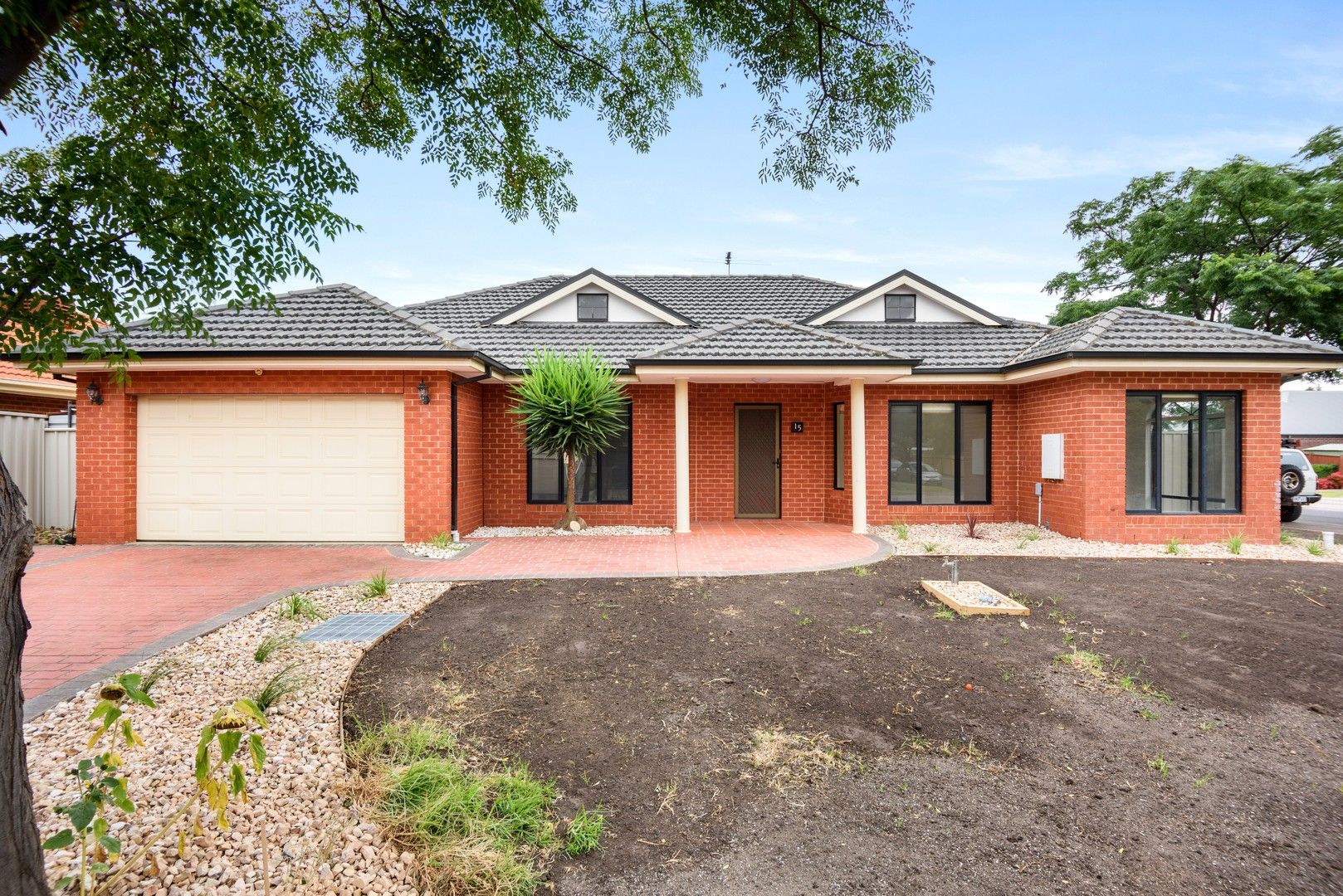 15 Betchworth Close, Caroline Springs VIC 3023, Image 0