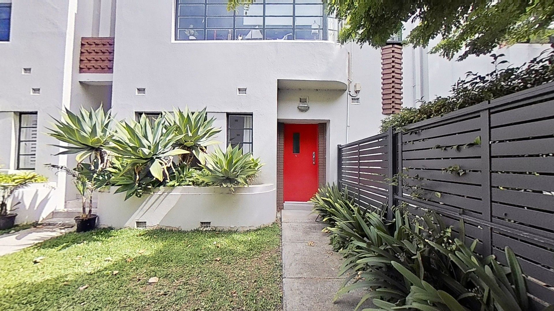 2 bedrooms Apartment / Unit / Flat in 1/49 Broadway ELWOOD VIC, 3184