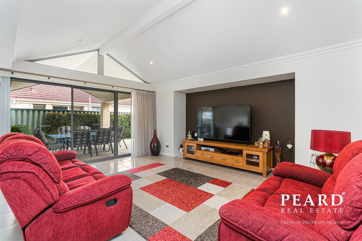 10 Freycinet Circuit, Aubin Grove WA 6164, Image 2