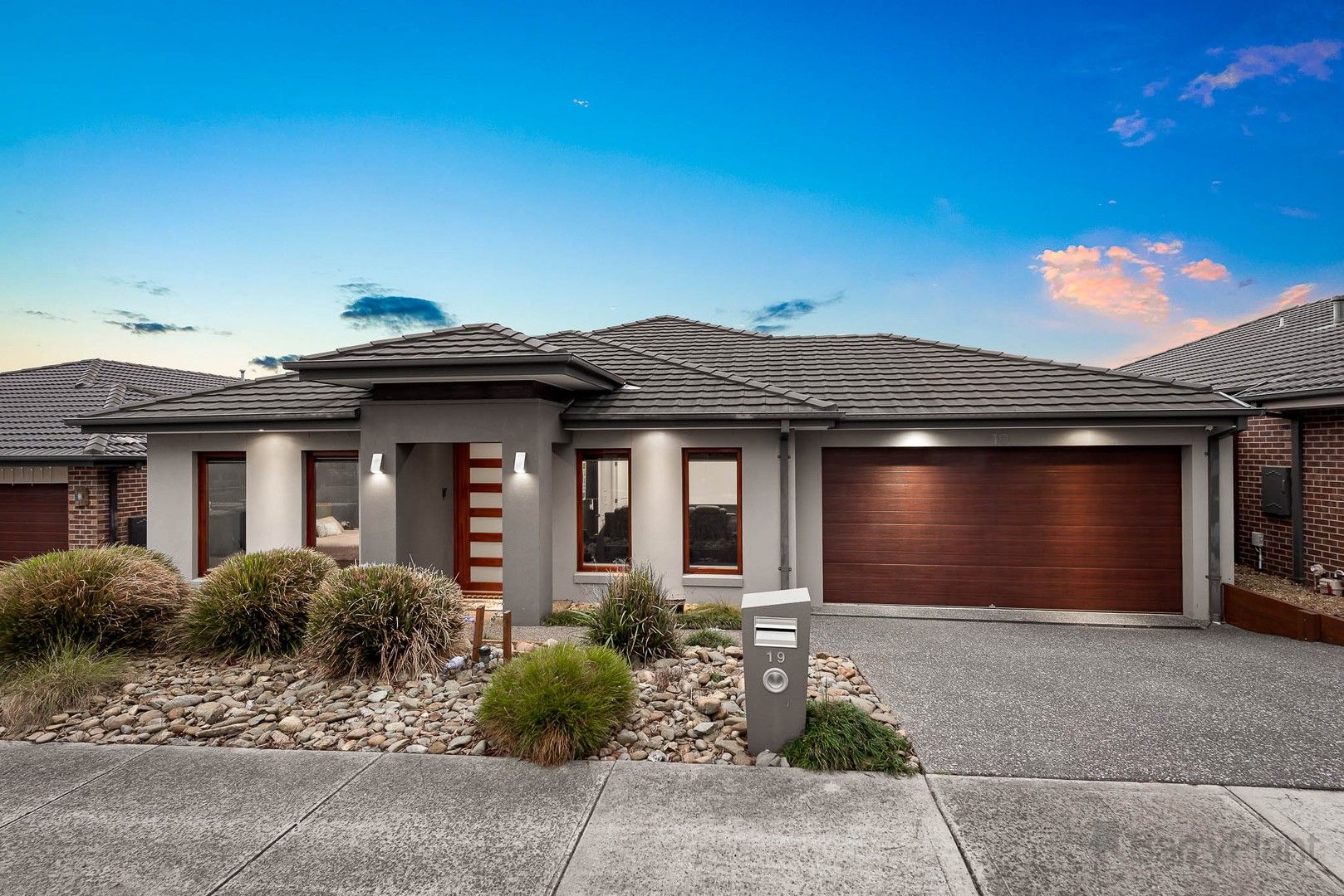 4 bedrooms House in 19 Hackney Circuit CLYDE NORTH VIC, 3978