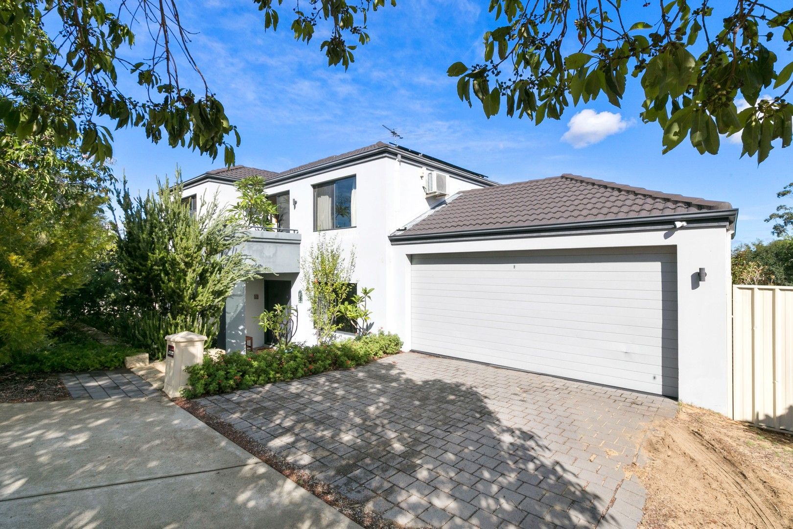 4 bedrooms House in 15 Purvis Street HAMILTON HILL WA, 6163