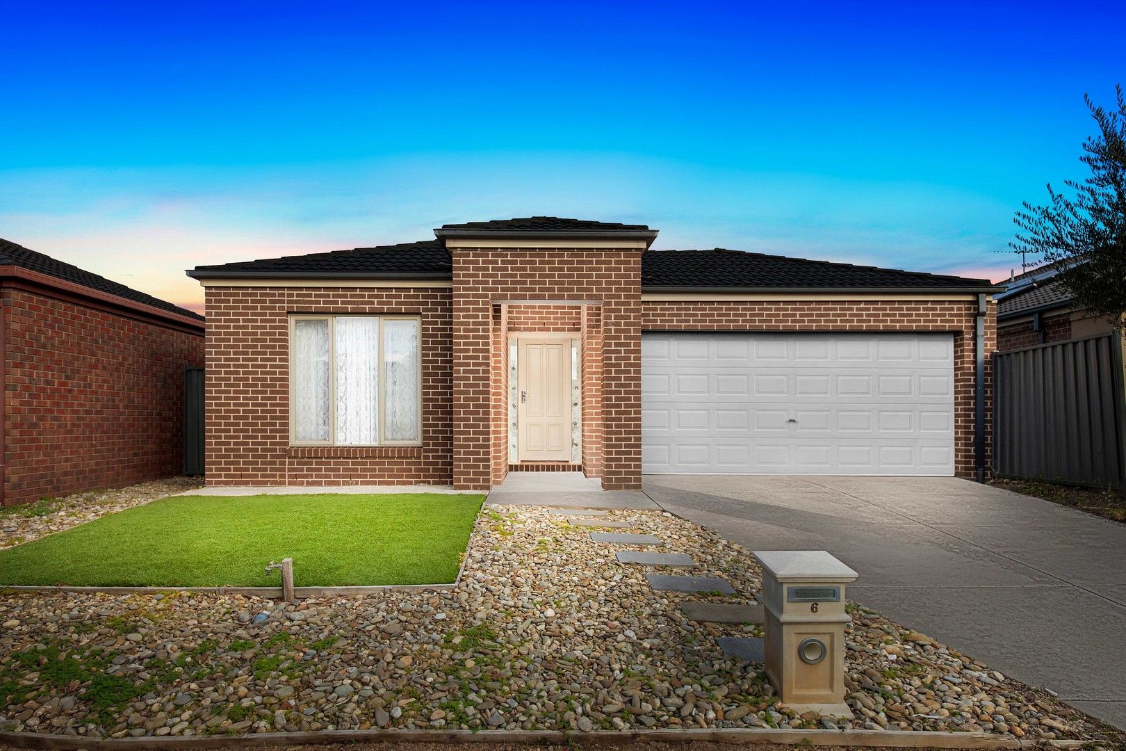 3 bedrooms House in 6 Stringybark Close MANOR LAKES VIC, 3024