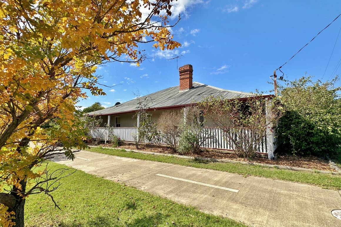 Picture of 25 Gordon Street, YOUNG NSW 2594
