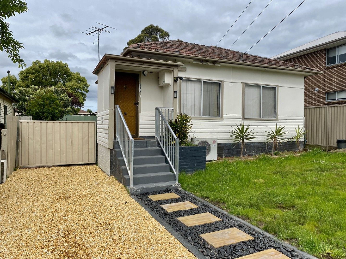 2 bedrooms House in 185 Excelsior Street GUILDFORD NSW, 2161