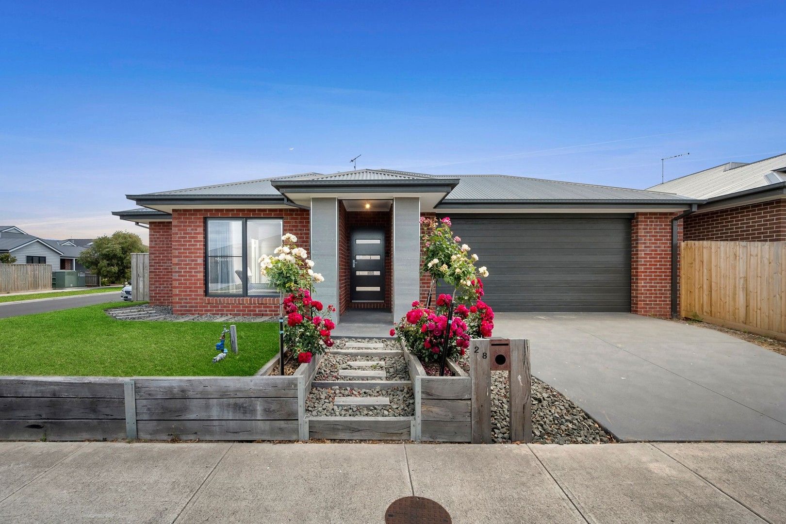 3 bedrooms House in 28 Phalaris Park Drive LOVELY BANKS VIC, 3213