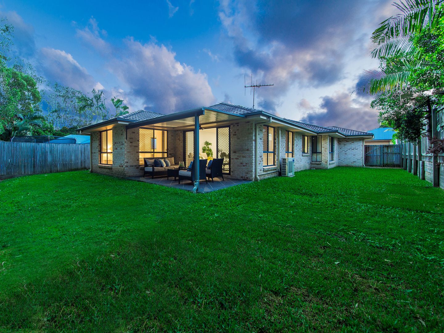 12 Cliff Close, Wakerley QLD 4154, Image 2