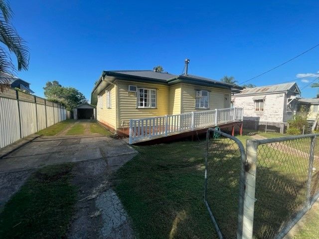 4 bedrooms House in 2 Pryde Street WOODEND QLD, 4305