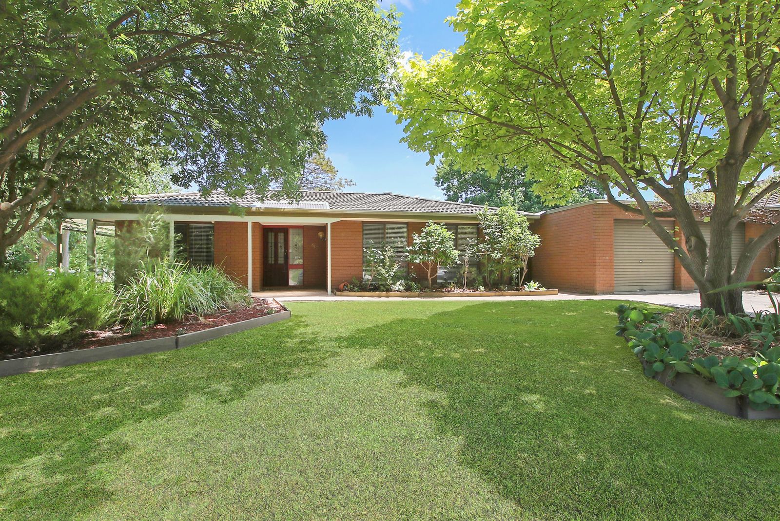 549 Spurrway Drive, West Albury NSW 2640 House For Rent 585 Domain