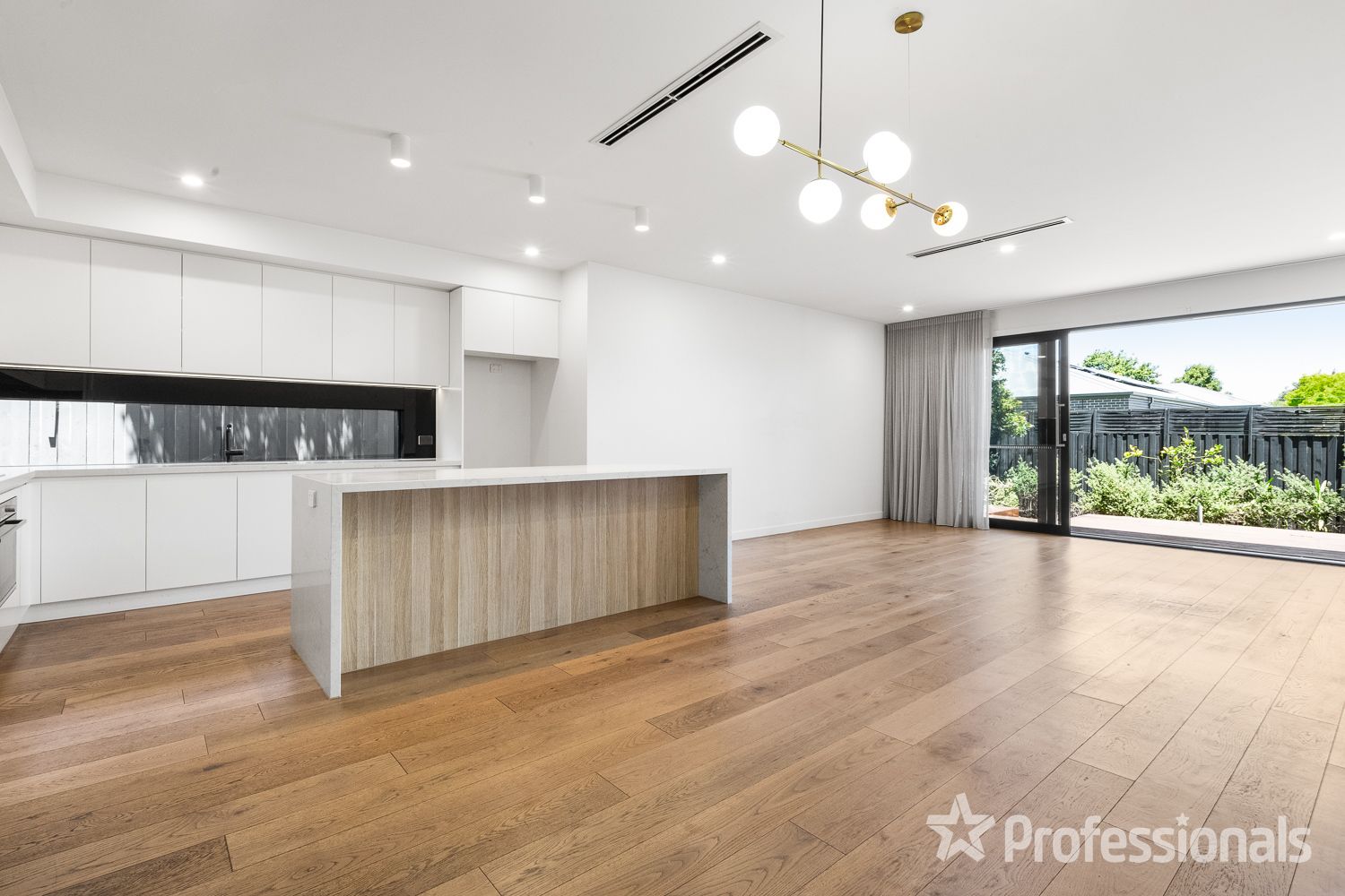 4 bedrooms Townhouse in 159A Rowans Road MOORABBIN VIC, 3189