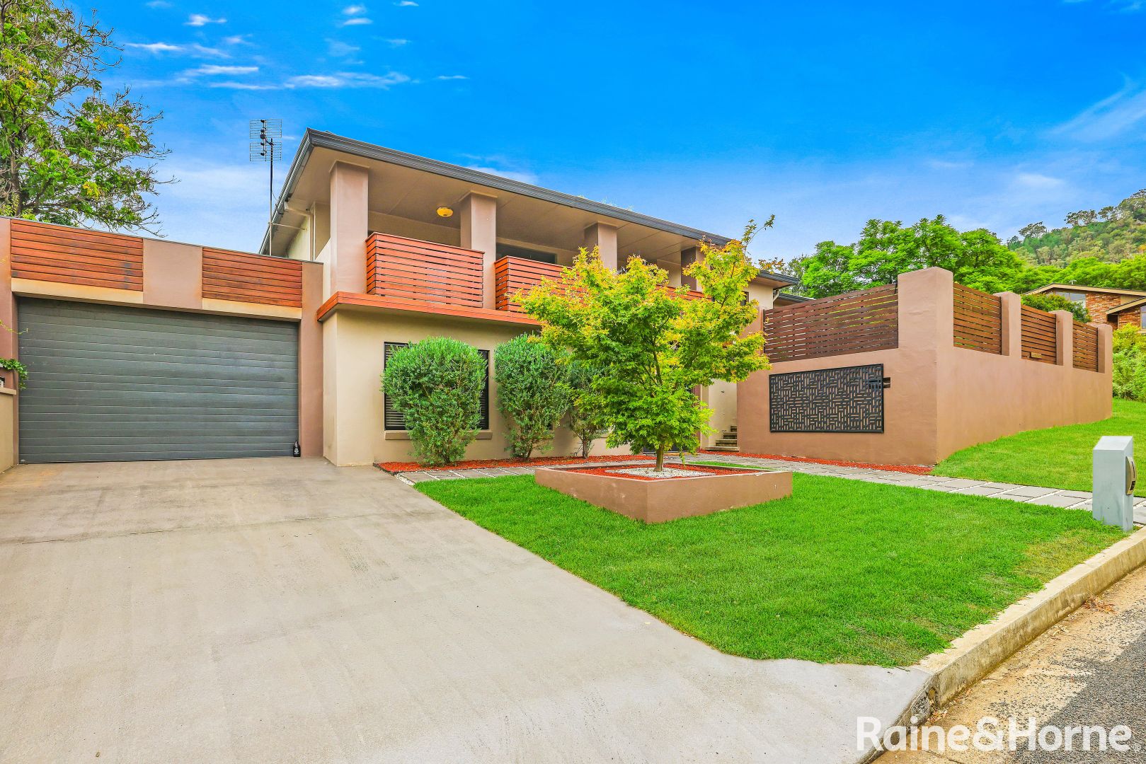 Sold 10 Wade Ave, Tamworth NSW 2340 on 25 Aug 2021 2016813038 Domain