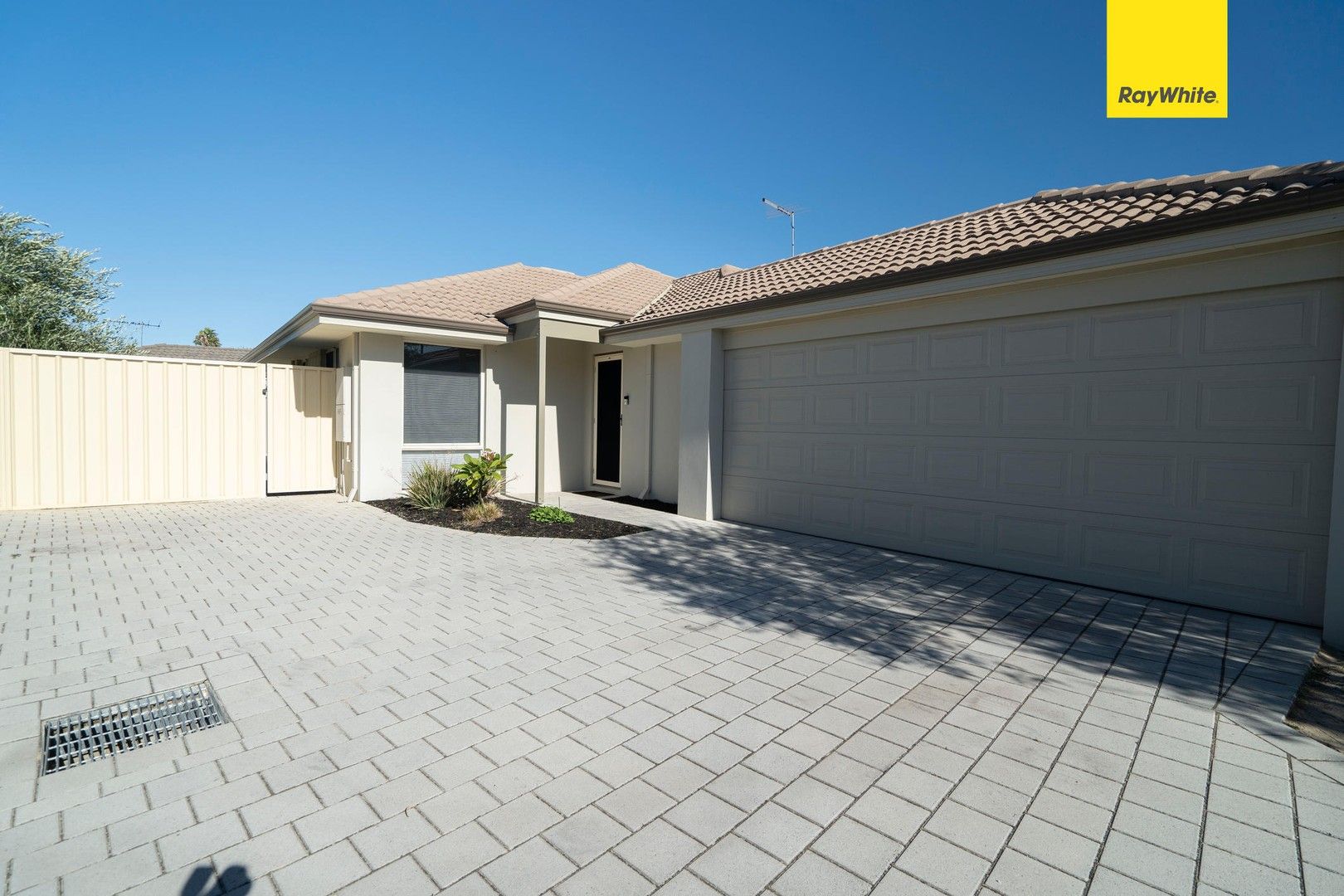 3 bedrooms House in 384B Hardey Road CLOVERDALE WA, 6105