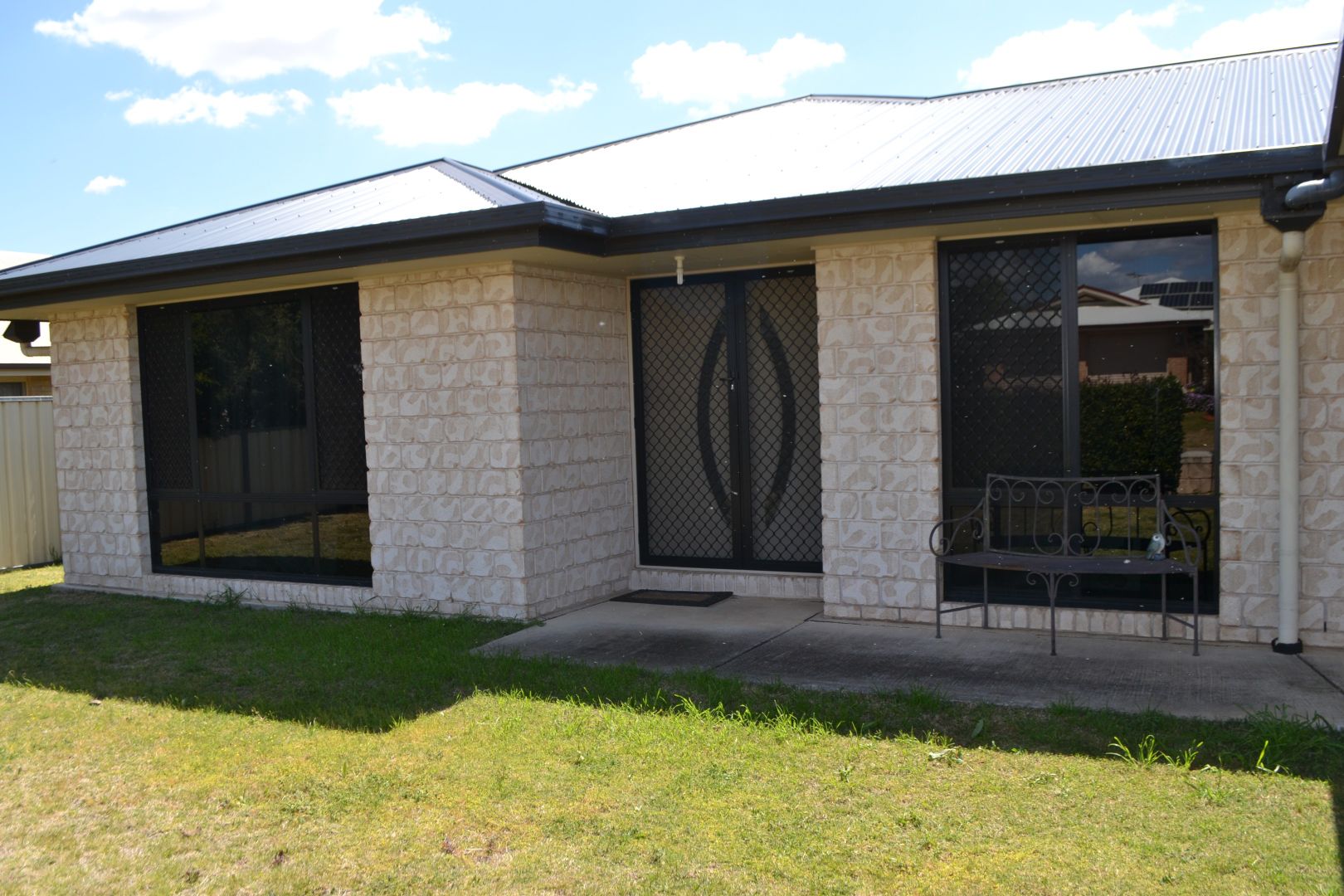 8 Debbie Crt, Oakey QLD 4401, Image 1