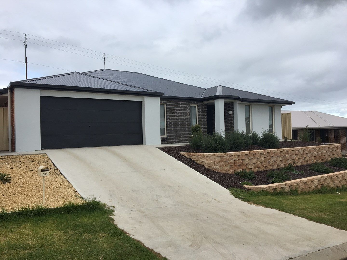 4 bedrooms House in 16 TELOPEA COURT MOUNT GAMBIER SA, 5290