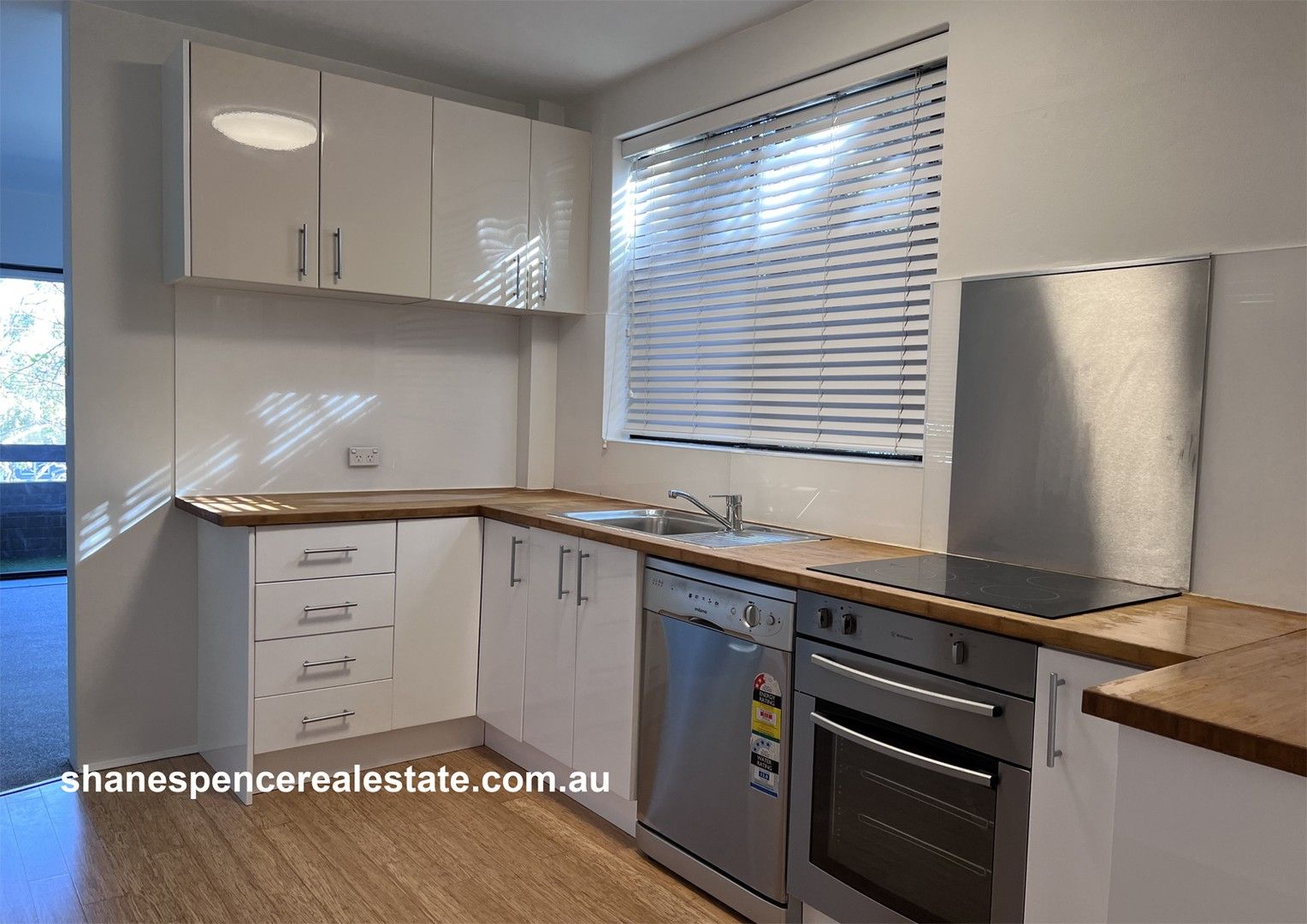 2 bedrooms Apartment / Unit / Flat in 2/15 Waine Street FRESHWATER NSW, 2096