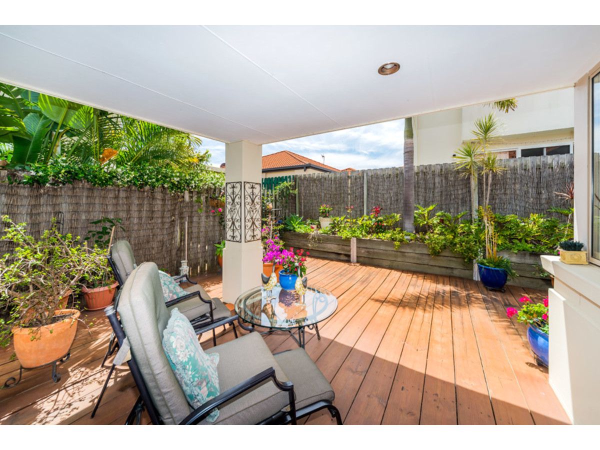 42 Marble Arch Place, Arundel QLD 4214, Image 2