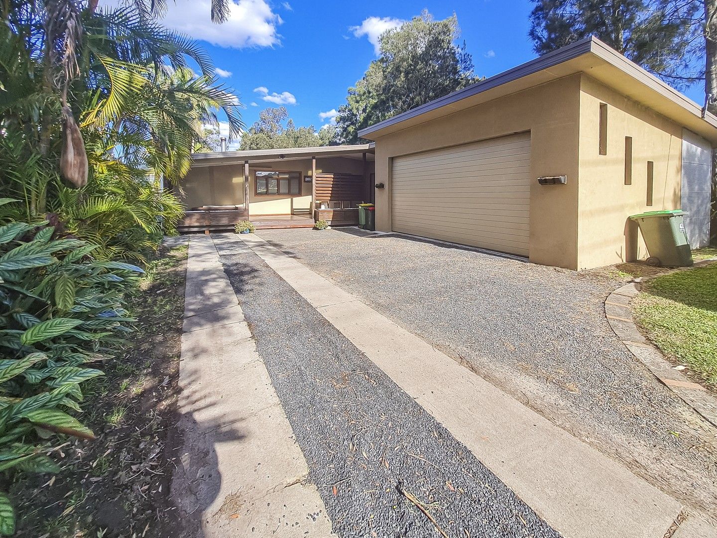2 bedrooms House in 261 Lakedge Avenue BERKELEY VALE NSW, 2261