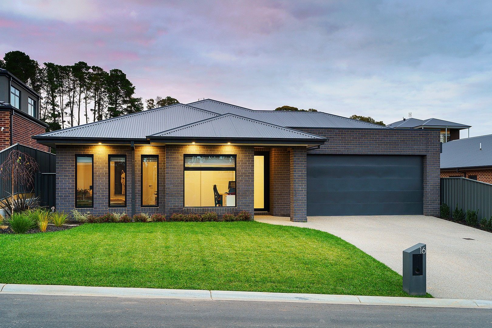 4 bedrooms House in 16 Grand View Drive MCKENZIE HILL VIC, 3451