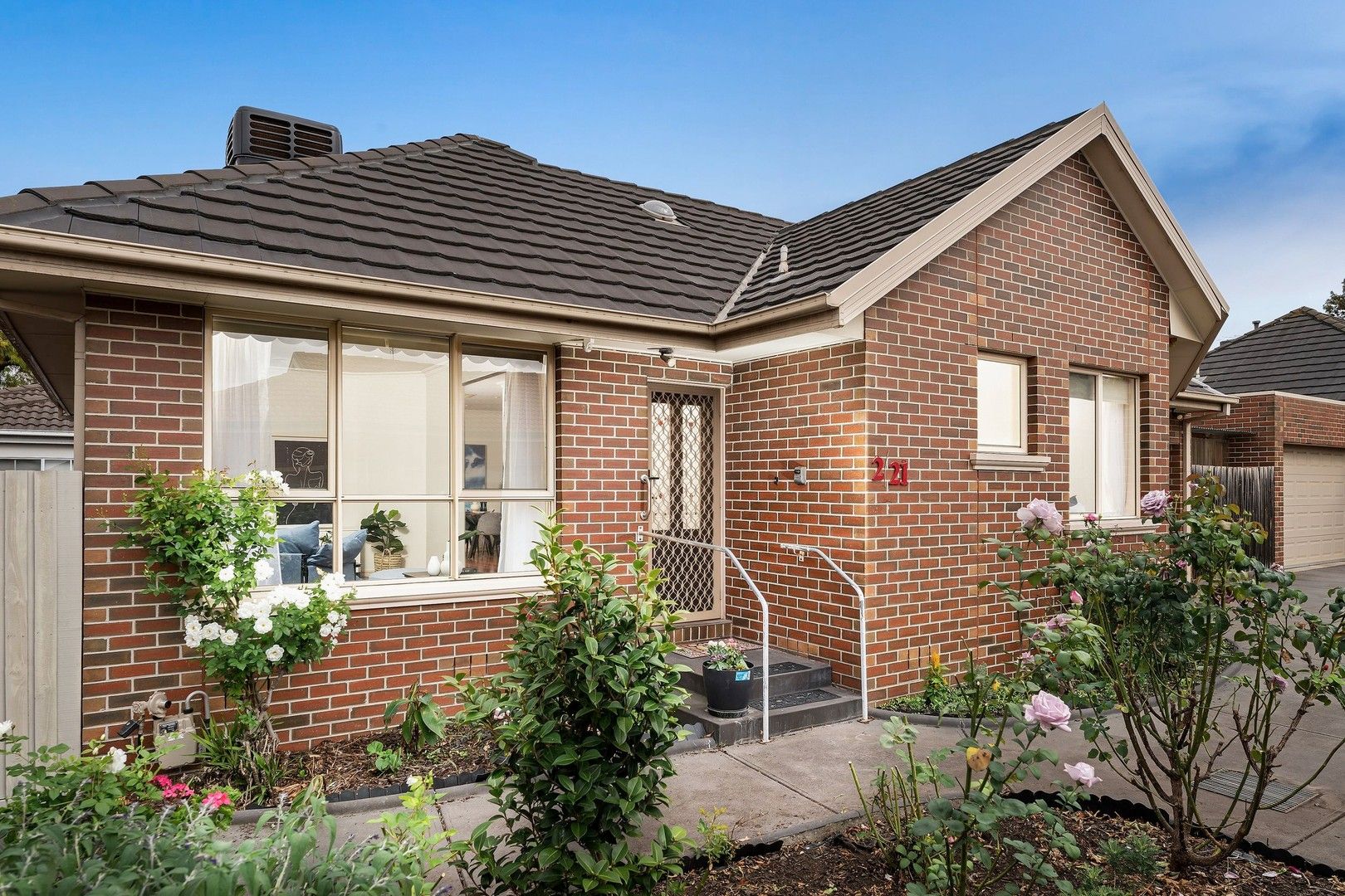 2 bedrooms Apartment / Unit / Flat in 2/21 Ross Street NIDDRIE VIC, 3042