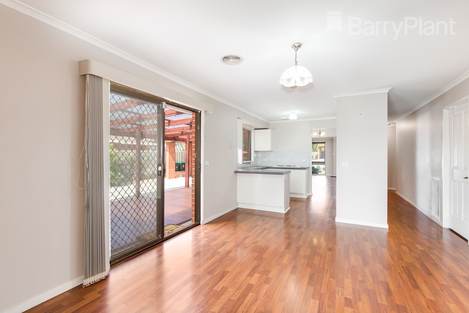 16 Roberts Avenue, Hoppers Crossing VIC 3029, Image 2