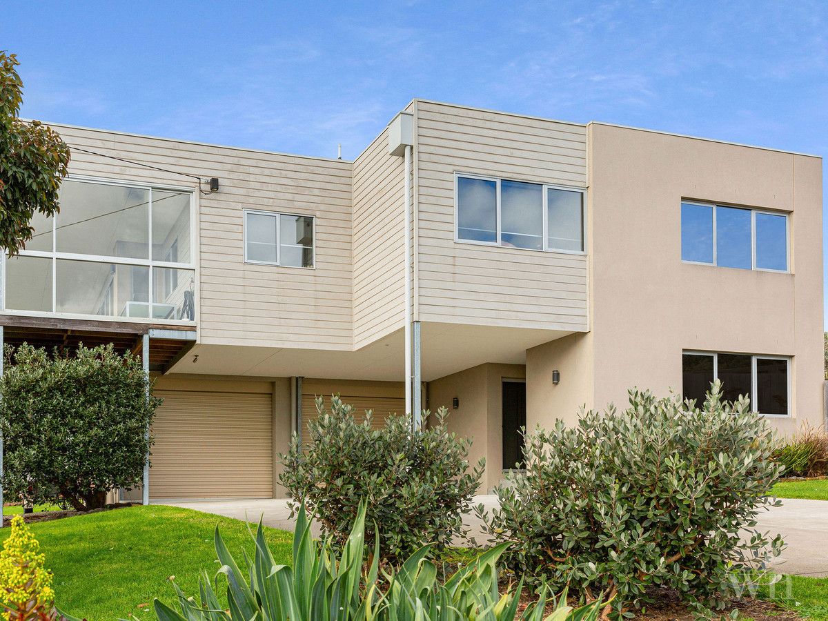 4 bedrooms House in 10 Gray Street MOUNT MARTHA VIC, 3934