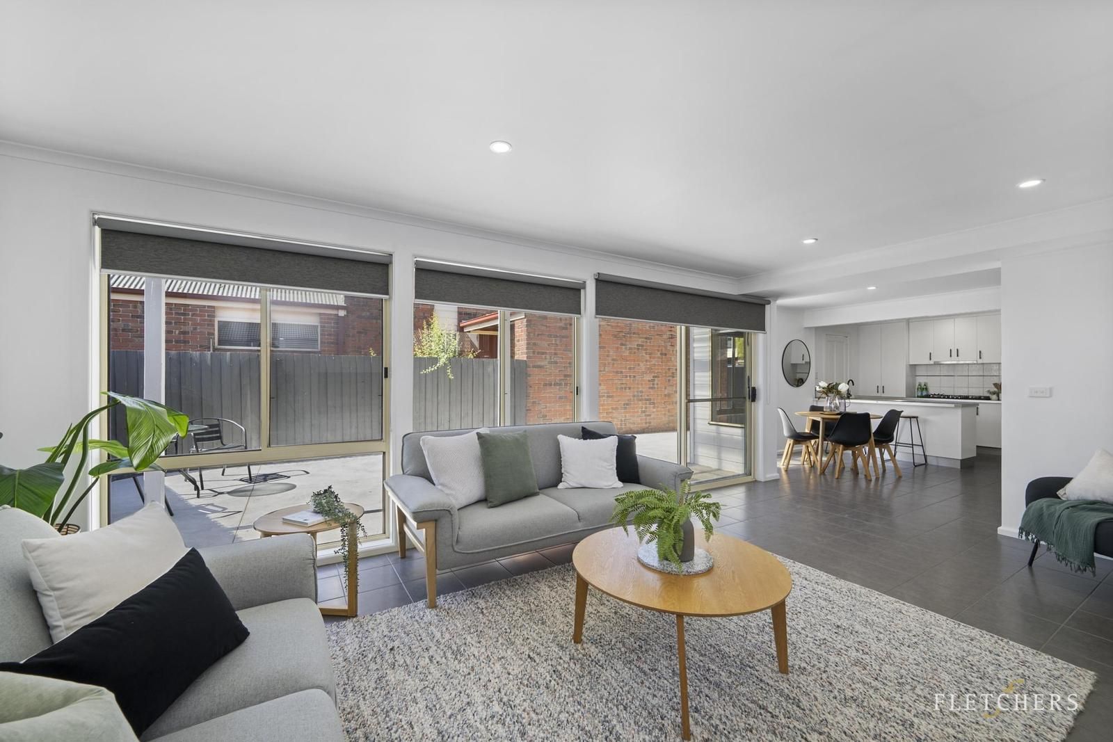 2/11 Little Clyde Street, Soldiers Hill VIC 3350, Image 2