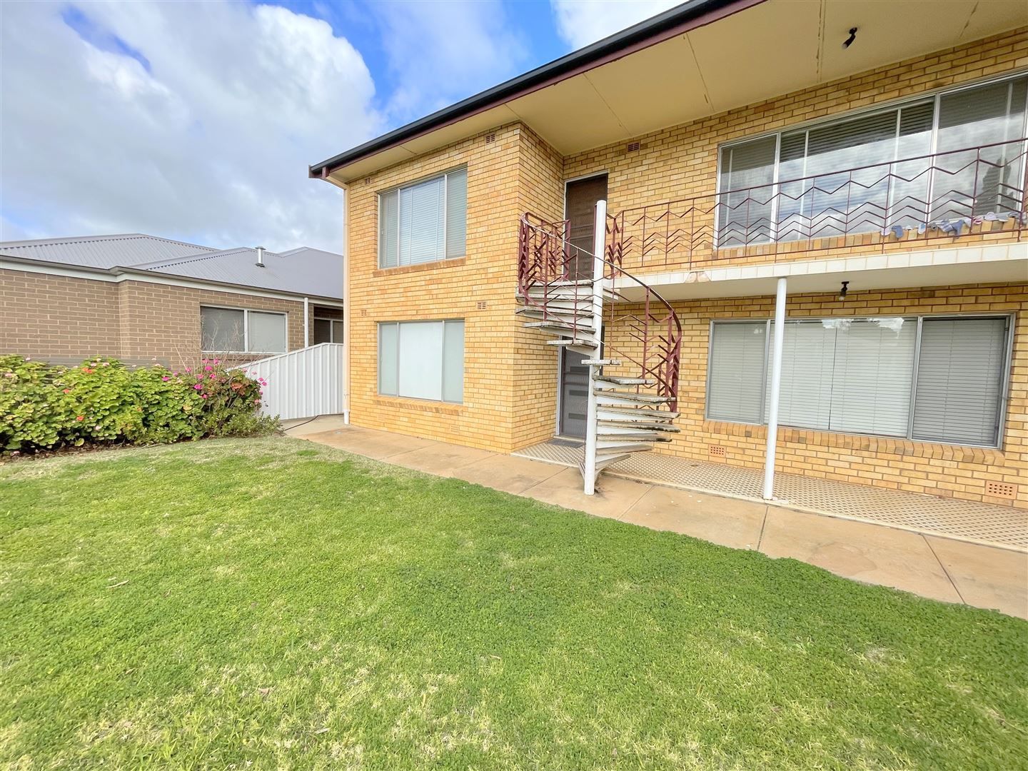 2 bedrooms Apartment / Unit / Flat in 1/74 Binya Street GRIFFITH NSW, 2680