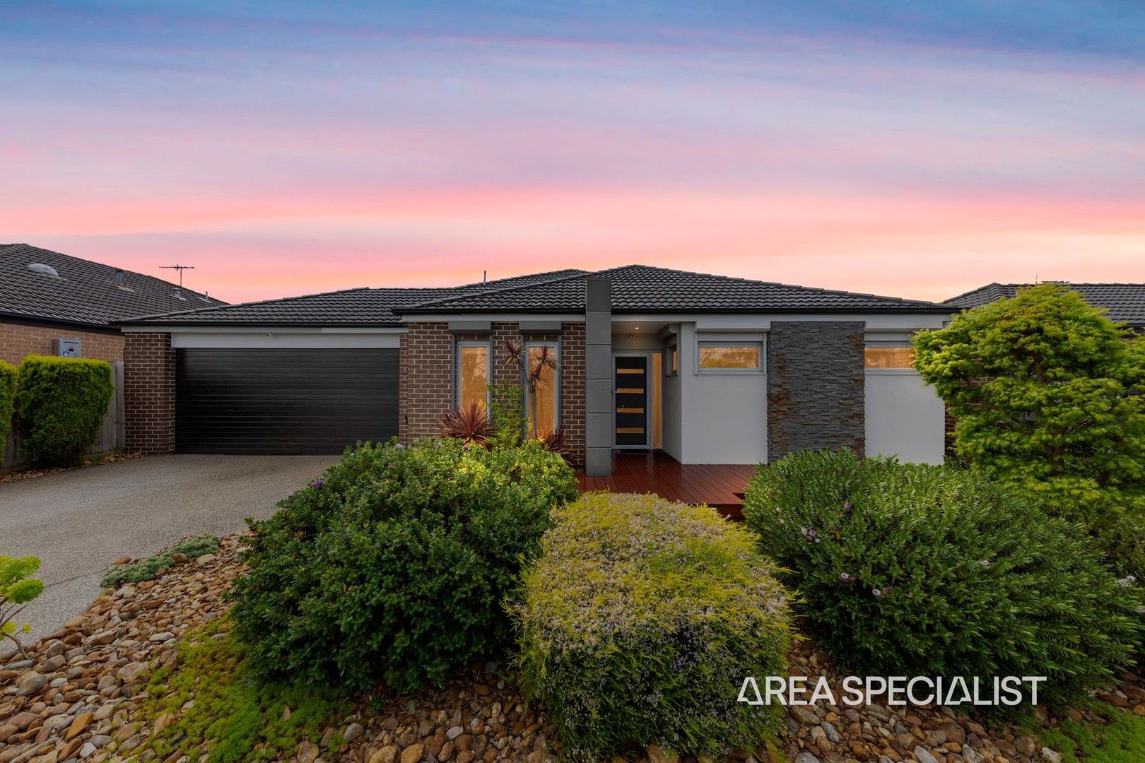 4 bedrooms House in 27 Clifford Drive PAKENHAM VIC, 3810