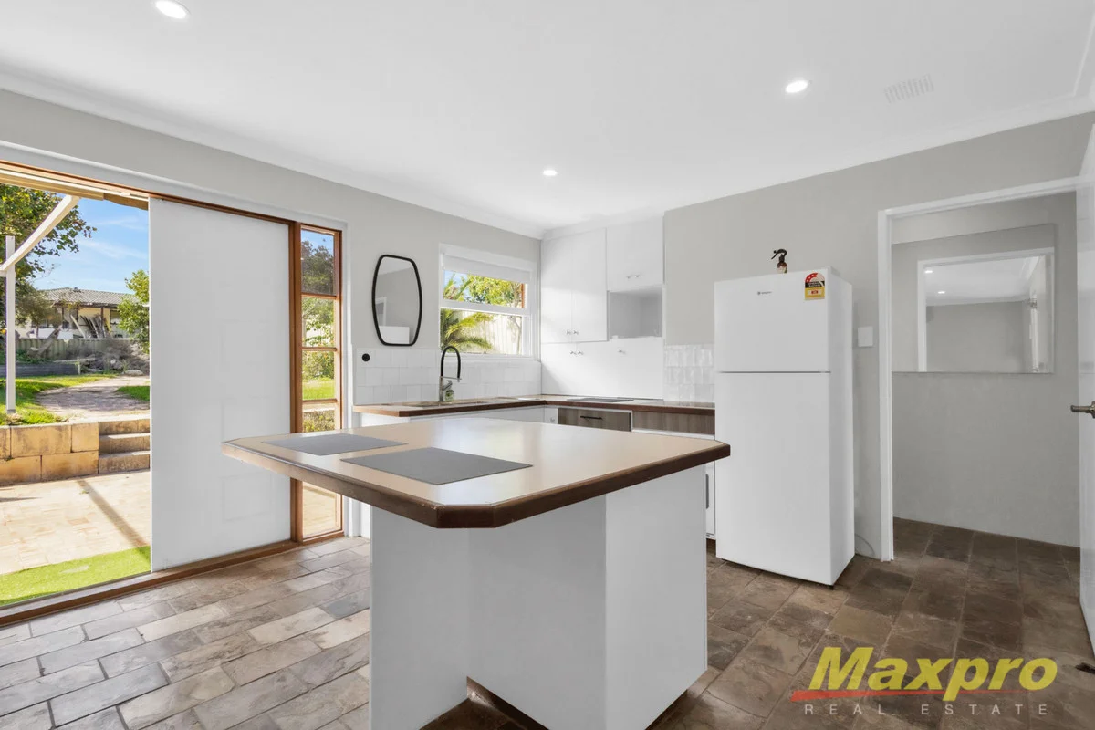 10 Compass Circle, Yanchep WA 6035