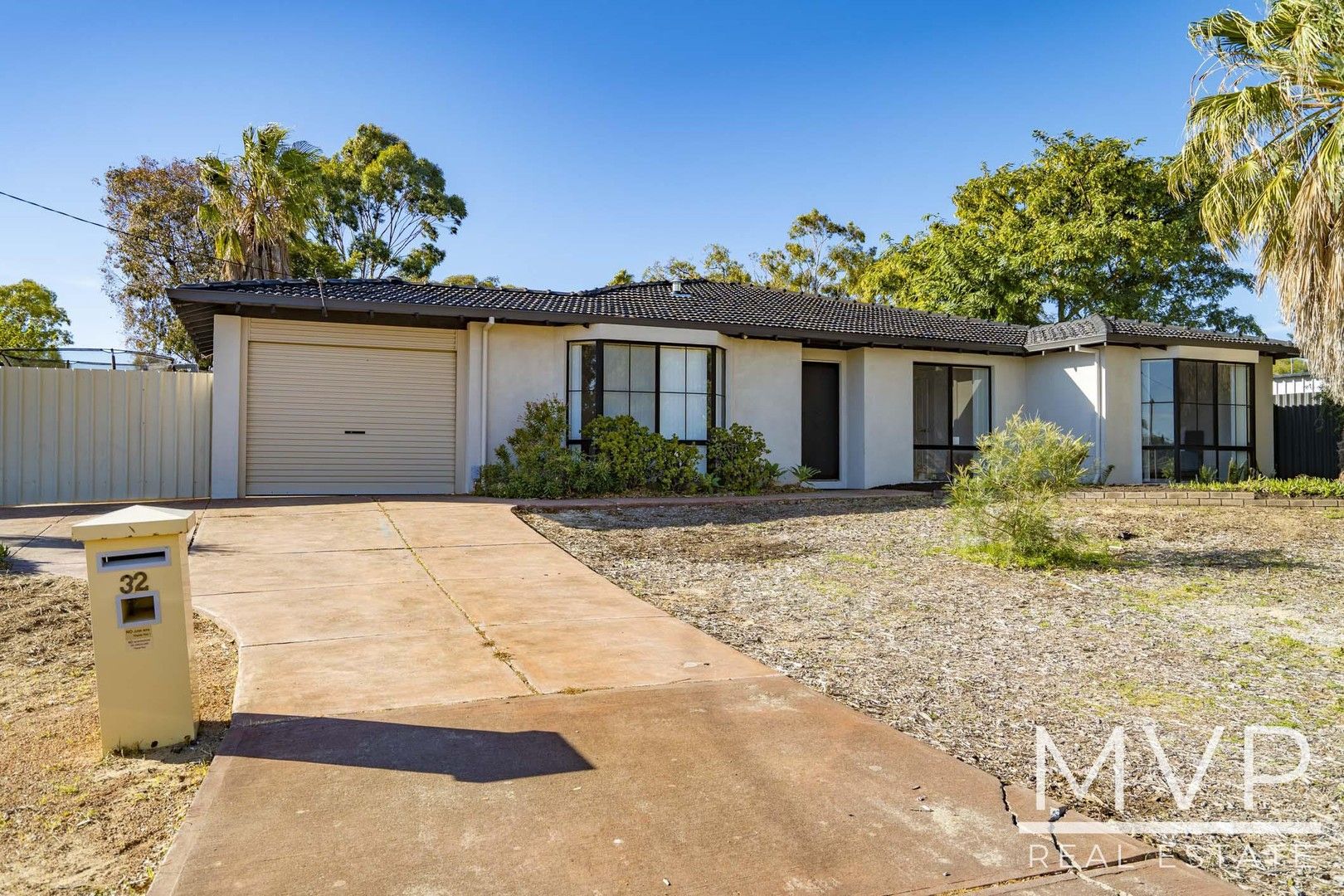 5 bedrooms House in 32 Plover Drive YANGEBUP WA, 6164