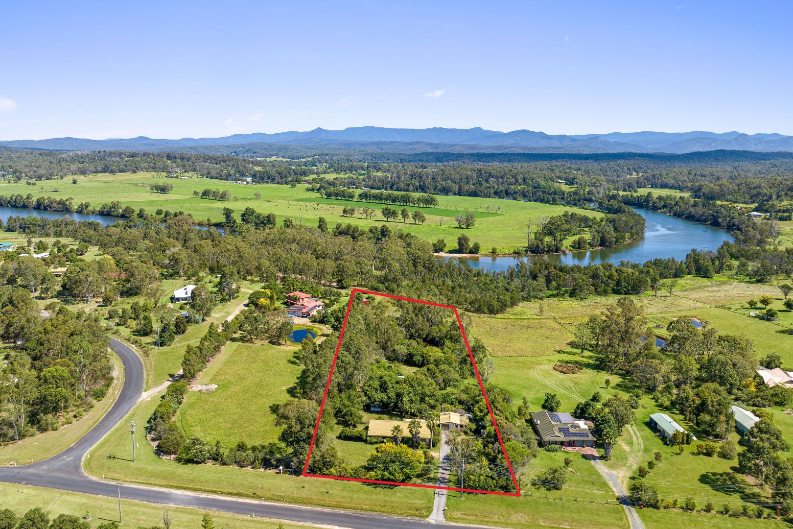 24 Glenduart Grove, Moruya NSW 2537