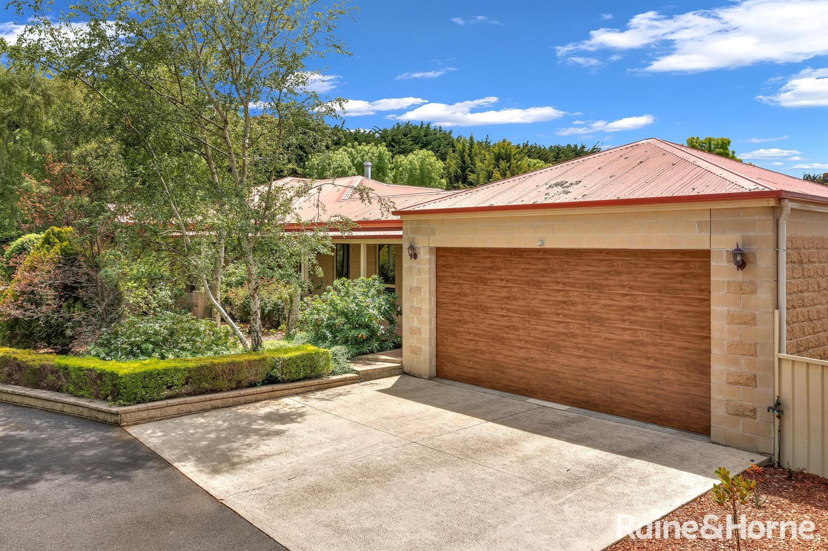 242 Couangalt Road, Gisborne South VIC 3437, Image 2