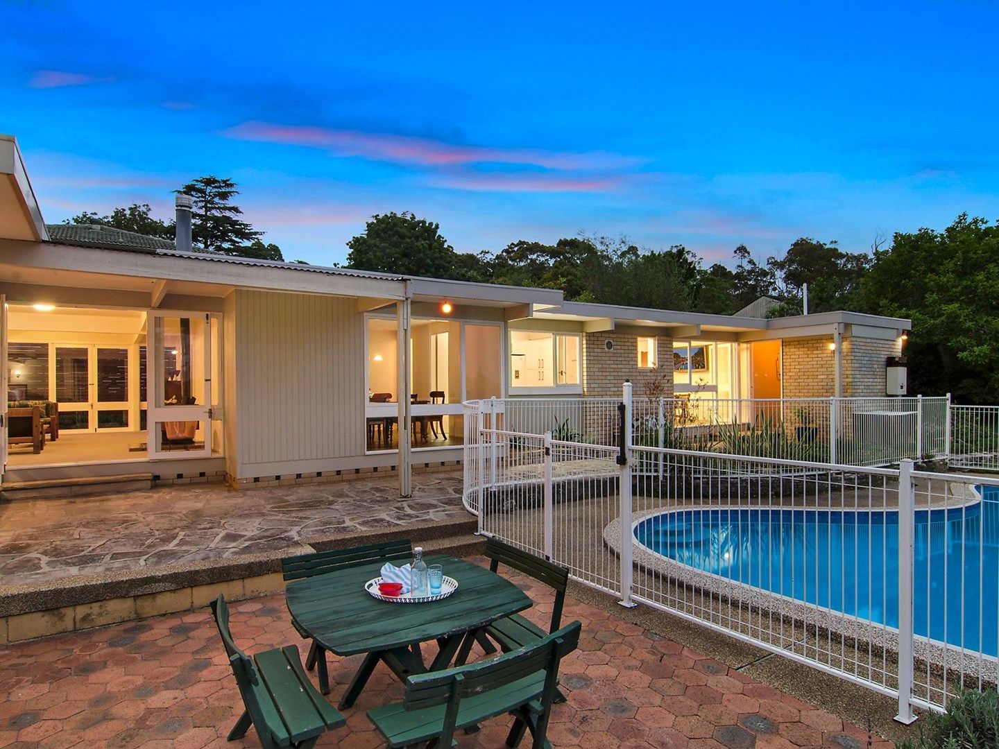 5 bedrooms House in 8 Macleay Avenue WAHROONGA NSW, 2076