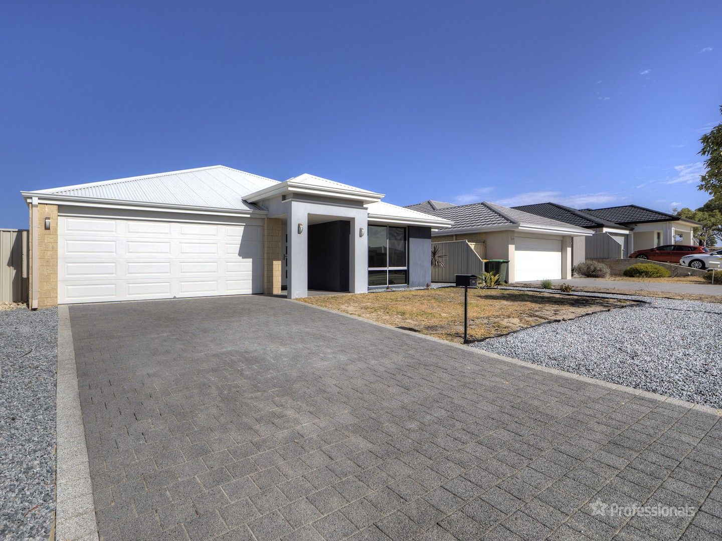 4 bedrooms House in 6 Munert Street YANCHEP WA, 6035
