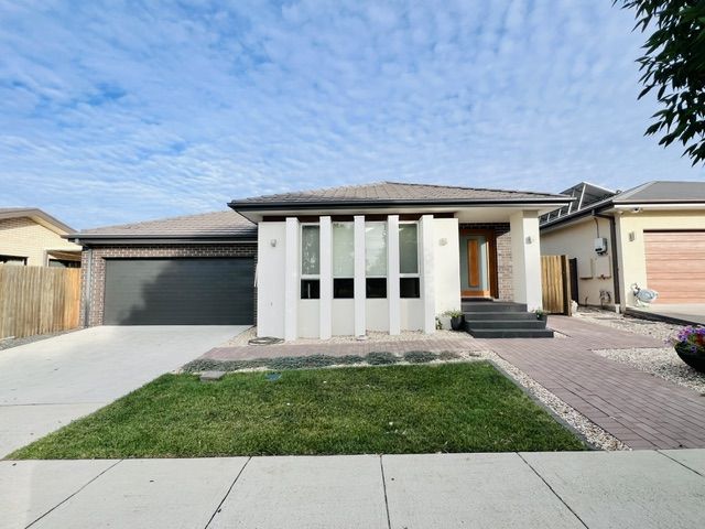 4 bedrooms House in 15 Trephina Street HARRISON ACT, 2914