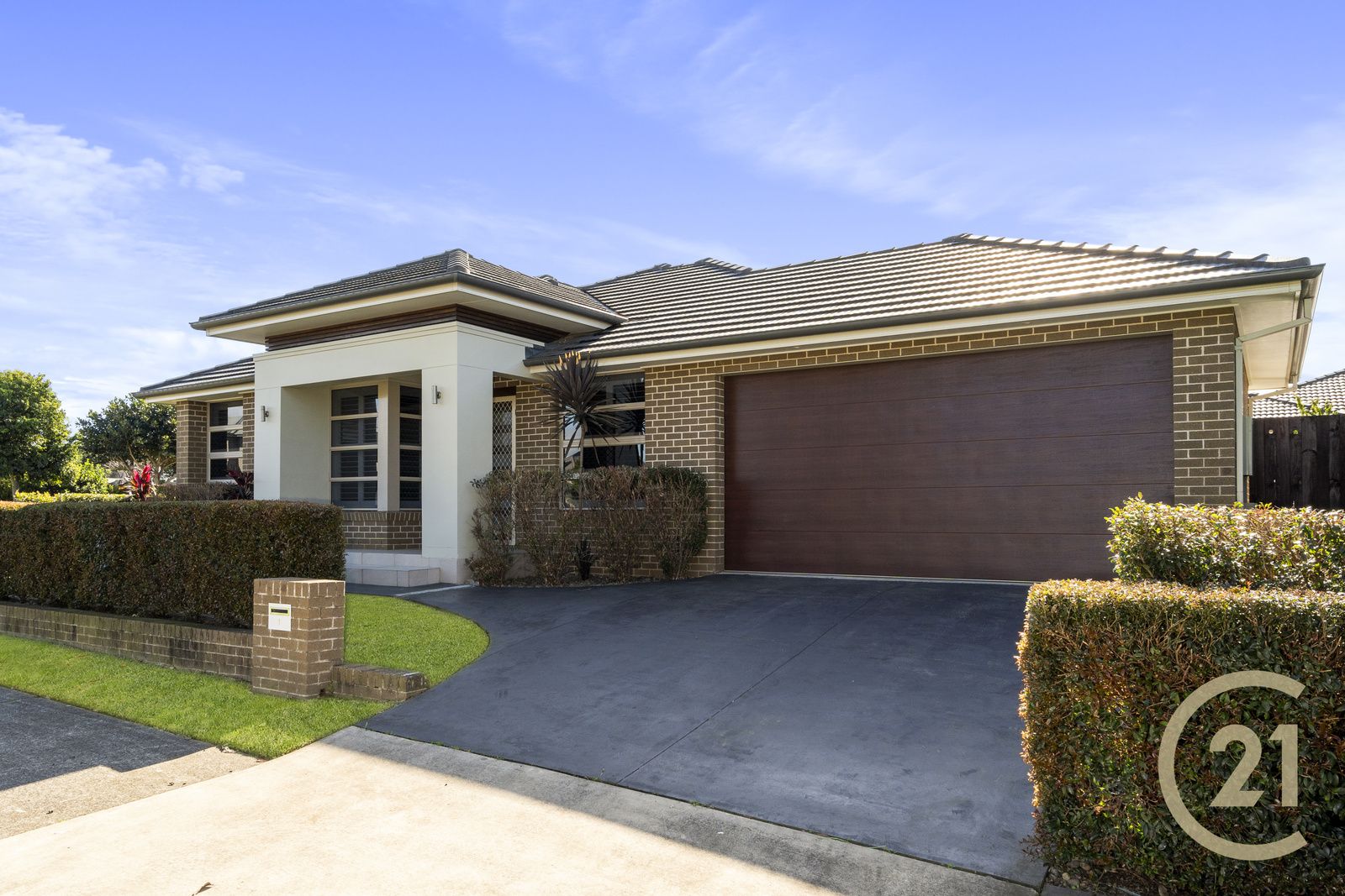4 bedrooms House in 1 Central Avenue ORAN PARK NSW, 2570