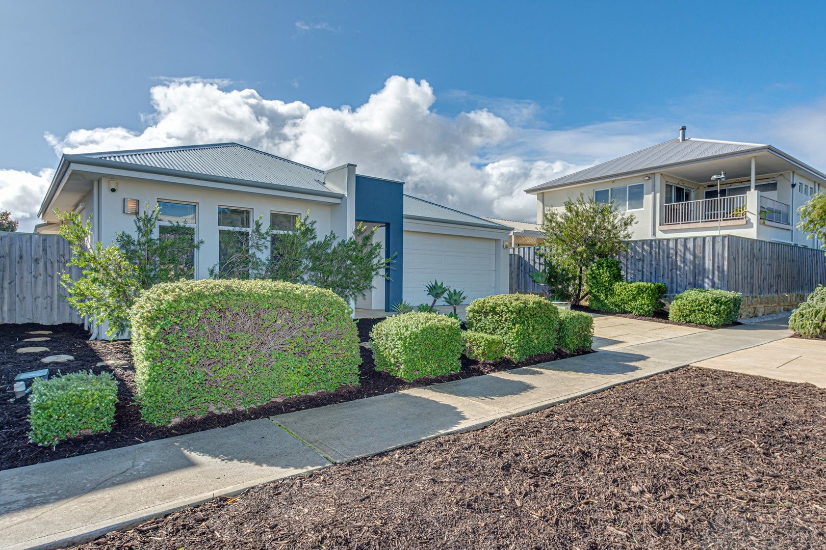 4 bedrooms House in 4 Surf Street YANCHEP WA, 6035