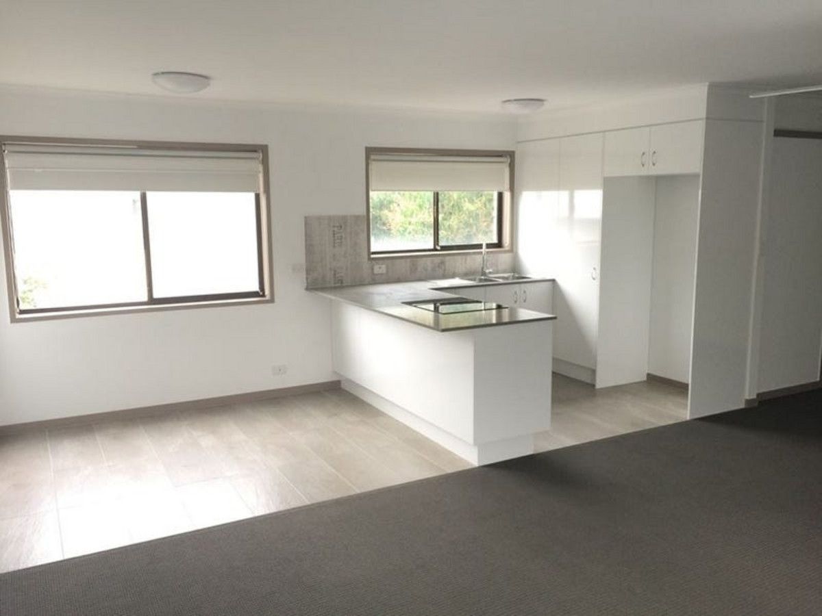 2 bedrooms Apartment / Unit / Flat in 4/20 Bright Avenue LABRADOR QLD, 4215