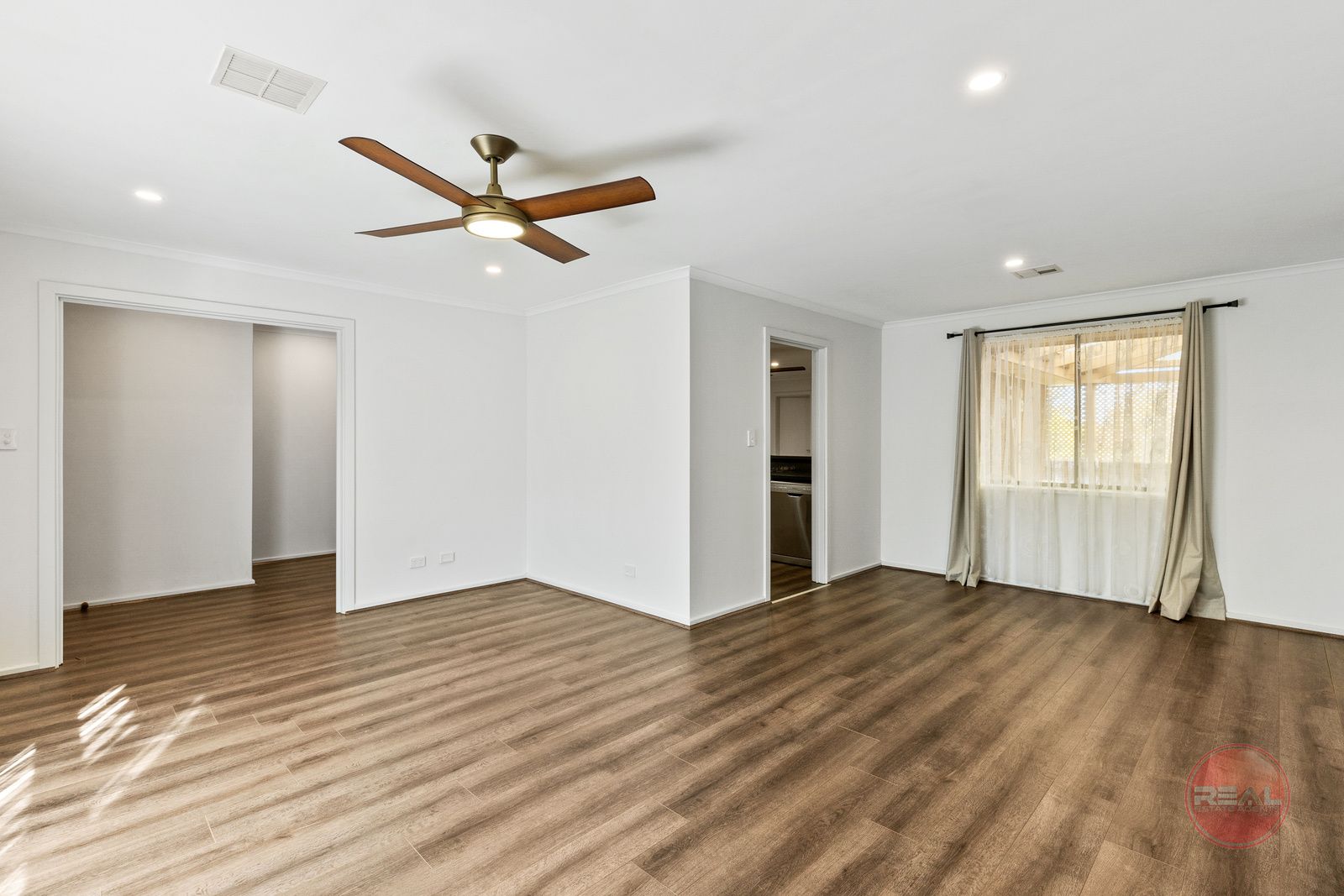 14 Queens Way, Woodcroft SA 5162 House For Rent 550 Domain