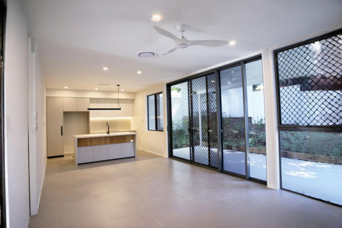 3 bedrooms Townhouse in 10/21 Jenkinson Street INDOOROOPILLY QLD, 4068