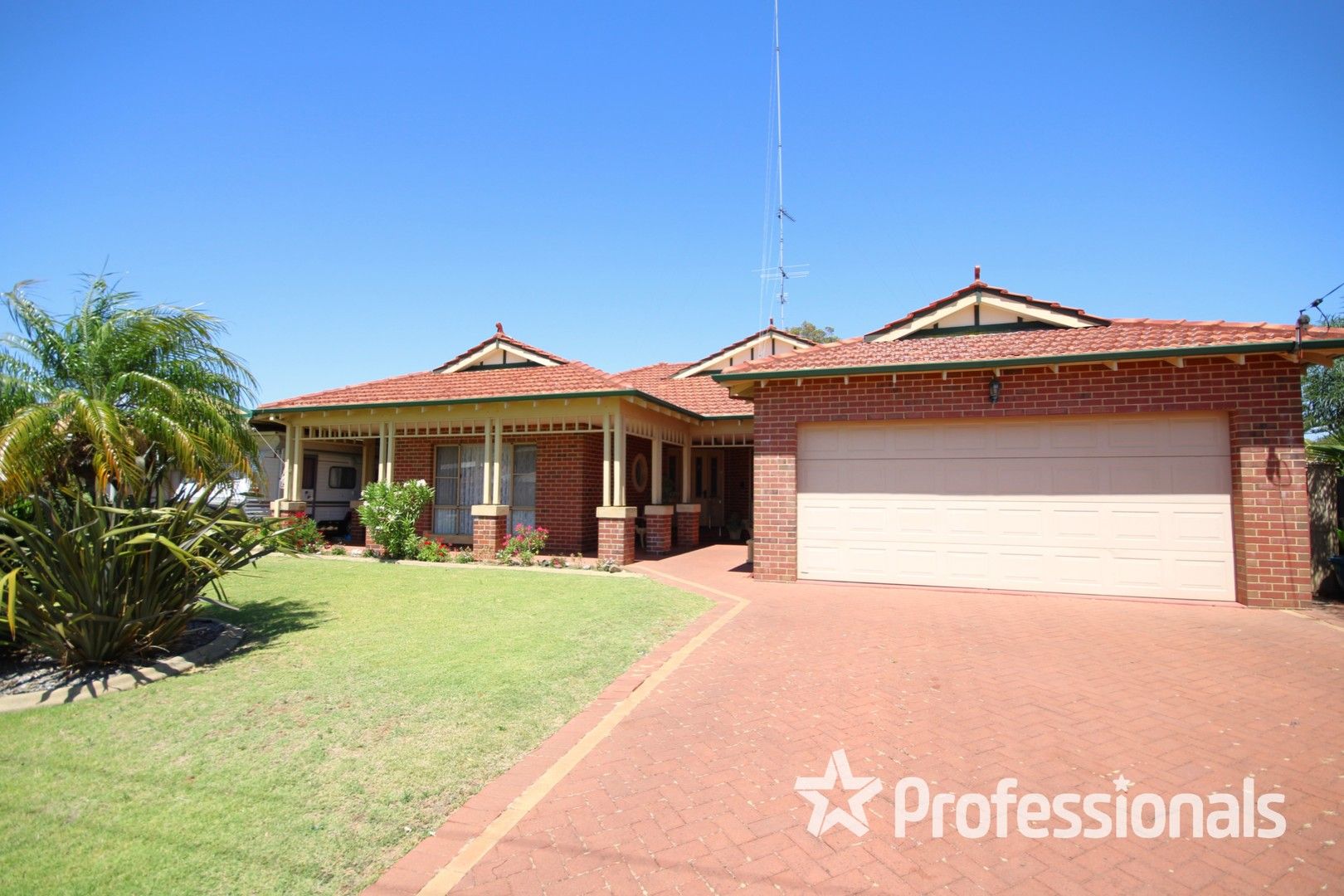 2 Burton Close, Australind WA 6233, Image 0