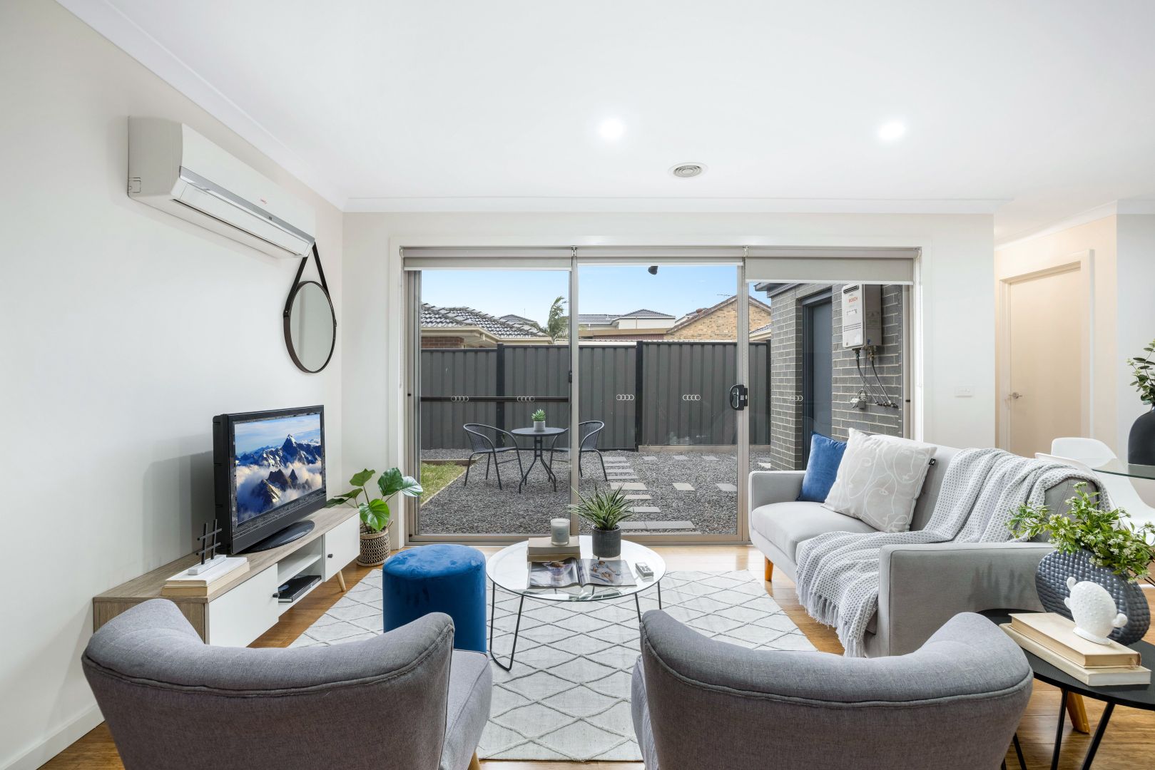 2/1017 Pascoe Vale Road, Jacana VIC 3047, Image 2