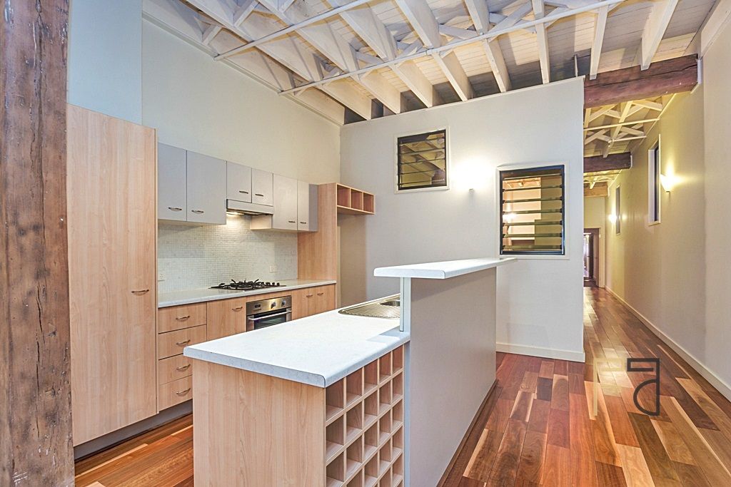 2 bedrooms Apartment / Unit / Flat in 54-T Vernon Terrace TENERIFFE QLD, 4005