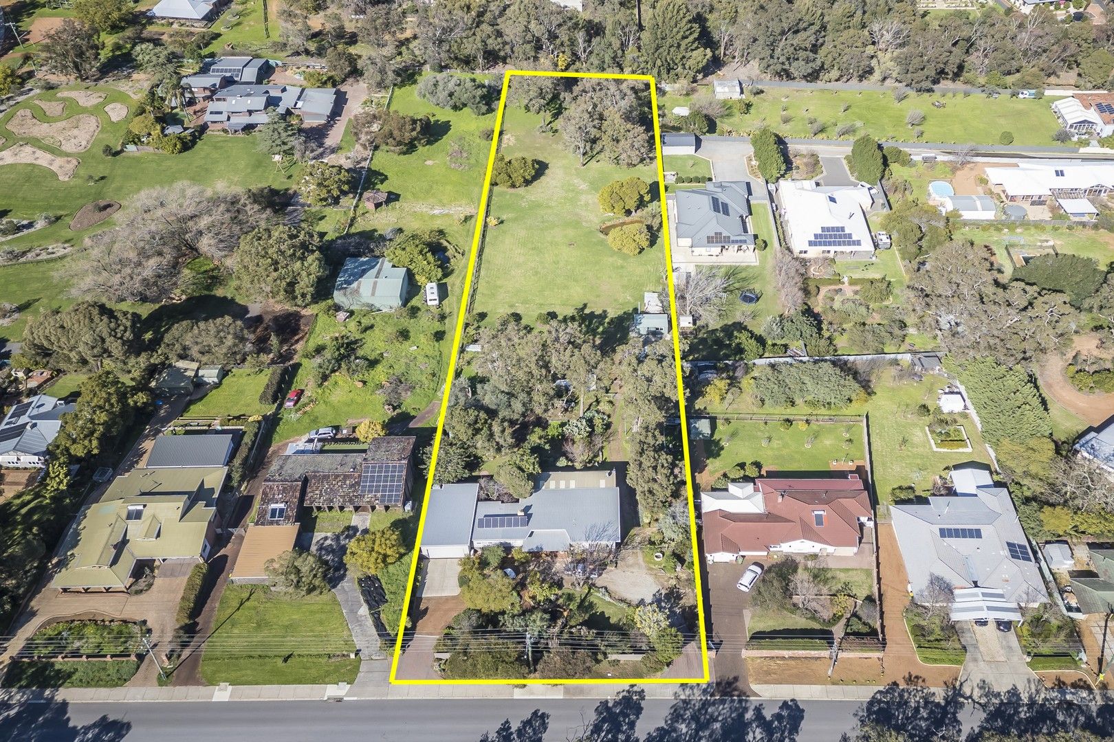 4 bedrooms House in 101 Glyde Road LESMURDIE WA, 6076