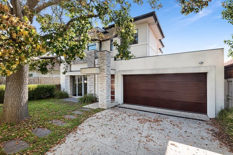4 bedrooms Townhouse in 19 Highett Road HAMPTON VIC, 3188