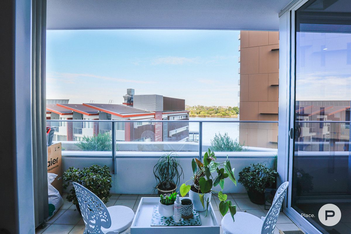1 bedrooms Apartment / Unit / Flat in 4004/37C Harbour Road HAMILTON QLD, 4007