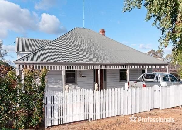 4 bedrooms House in 38 Weld Street NORTHAM WA, 6401