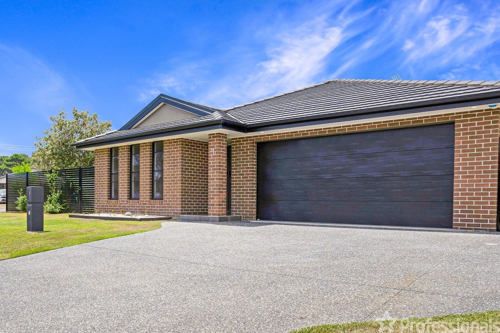 5 bedrooms House in 1 Colleena Place TUNCURRY NSW, 2428
